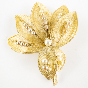 Vintage, West Germany Gold Tone Spun Wire & Faux Pearl Flower Base Metal Brooch. Has Matching Pair Of Clip-On Earrings