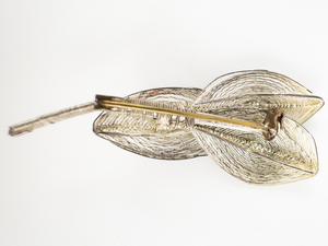 Artisan made, Silver Tone Wire Leaf Base Metal Brooch.