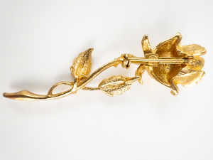 Stunning, Vintage Rhinestone Rose Flower Yellow Tone Base Metal Brooch.