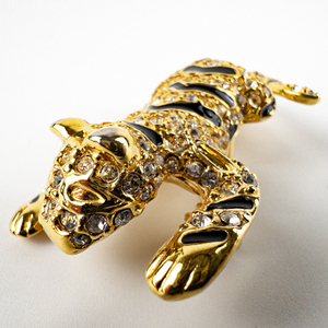 Gold Tone Black Enamel & Rhinestone Cat Base Metal Brooch.