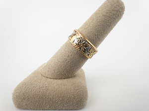 Two-Toned Leaf Carved base Metal Ring. Size 7 - 7.25.
