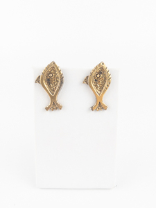 Zentall Textured Fish Gold Plated Base Metal Clip-On Earrings.