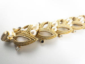 TRIFARI  Leaf Pearl & Rhinestone Yellow Base Metal Panel Bracelet.