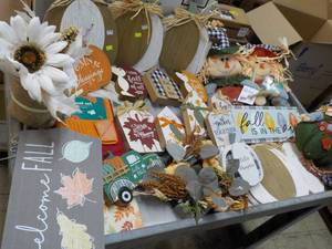 Seasonal Dcor - huge box full all...