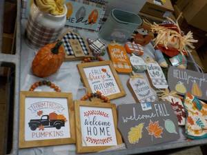 Seasonal Dcor - huge box full all...