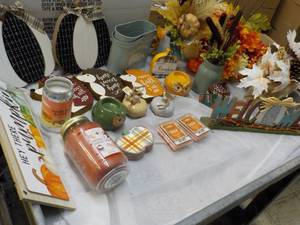 Seasonal Dcor - huge box full all...