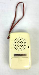 lot 89 image: Vintage 1970s Soundesign AM Pocket Radio