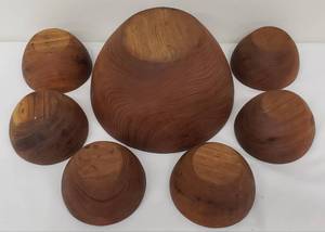 lot 53 image: Large Wooden Serving Bowl with Six Salad Bowls