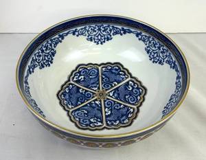 lot 27 image: Gold Imari Porcelain Hand Painted Bowl