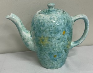 lot 100 image: Stangl Pottery Stardust Pot and SaltPepper Shakers