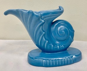 lot 112 image: Vintage Blue Stangl Pottery Three Pieces