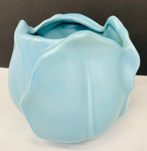 lot 125 image: Pretty Vintage Blue Stangl Pottery