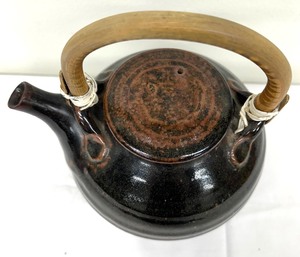 lot 88 image: William McKenzie Pottery Tea Pot - See Notes below