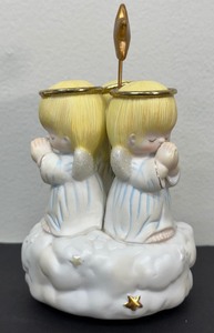 lot 166 image: Hallmark Praying Angels Music Box