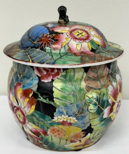 lot 204 image: Beautiful Vintage Asian Ginger Jar
