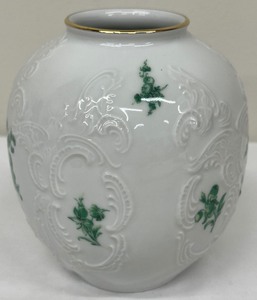 lot 226 image: Royal Porzellan Bavaria KPM Germany Porcelain Vase - White and Green