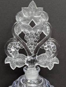lot 211 image: Imperial Glass Grapevine Perfume Bottle