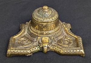 lot 213 image: Beautiful Brass Vintage Inkwell