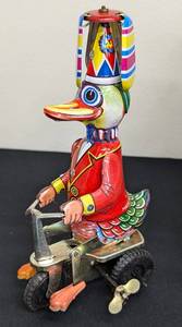 lot 194 image: Pair of Vintage Tin Ducks on Bike Toys