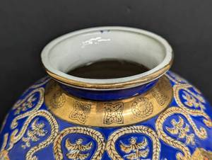 lot 214 image: Large Vintage Hand Painted Chinese Vase