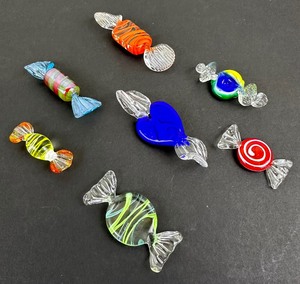lot 237 image: Handmade Murano Style Art Glass Candy Pieces - Lot of 7