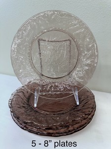 lot 139A image: Pleasing Collection of Vintage Glass Pieces