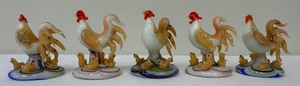 lot 145A image: Vintage Art Glass Miniature Figurines of Hens with Chicks