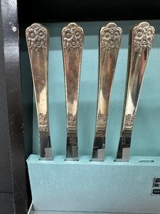 lot 238 image: Miss Matched Silver Plate Flatware