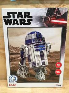 lot 40 image: Lot of 3 star wars toys