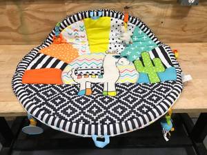 lot 51 image: Sassy Llama play mat 36x36