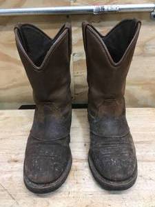 lot 84 image: Cabelas Pinedale Western Work Boots for Men Size 8D (Retail $114.99)