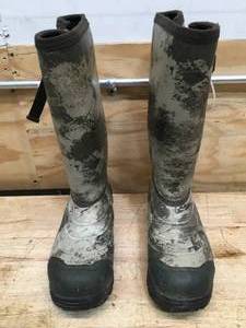 lot 85 image: Cabelas Zoned Comfort Trac Insulated Rubber Hunting Boots for Men Size 10-M (Retail $129.99)