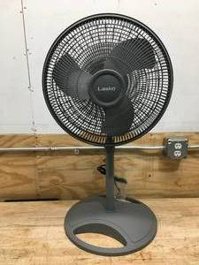 lot 106 image: Lasko Oscillating Fan