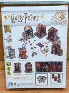 lot 135 image: Harry Potter Diagon Alley 3D Puzzle