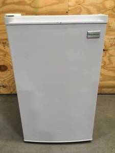 lot 140 image: Keystone 4.4 cu. ft. Mini Refrigerator Model # KSTRC44CW