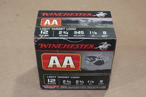 lot 197 image: 25 Winchester AA 12 Gauge 2-34 8 Shot Shotshells