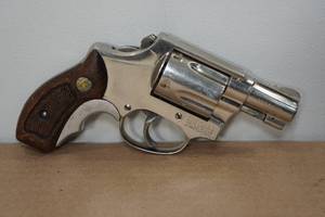 lot 2 image: Smith & Wesson Model 36 .38 S&ampW Spl Revolver - Bobbed Hammer