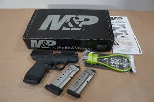 lot 2D image: NEW Smith & Wesson M&ampP40 Shield 2.0 .40 S&ampW Semi-Auto Pistol - 3 Magazines