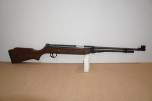 lot 6 image: Break Action Pellet Rifle