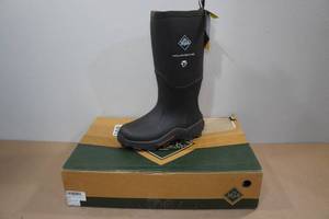 lot 27 image: Muck Boots Wetland Pro Snake Mens Boots -Size 8