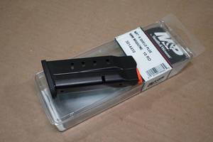 lot 58 image: M&P by Smith & Wesson Shield Plus 9mm 10 Round Magazine