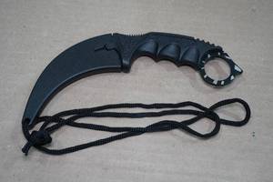lot 74 image: Day Zero Survival Karambit Blade Neck Knife