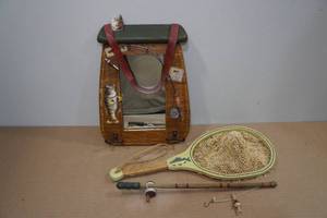 lot 82 image: Cabin Fishing Themed Dcor