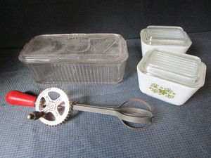 lot 41 image: Refrigerator Jars, Vintage Beater
