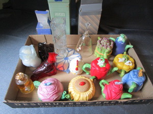 lot 50 image: Avon Collectibles