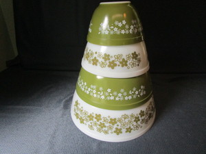 lot 53 image: Pyrex Nesting Bowls