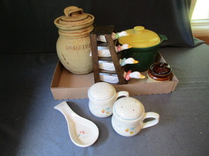 lot 64 image: Crockery Cookie, Measuring