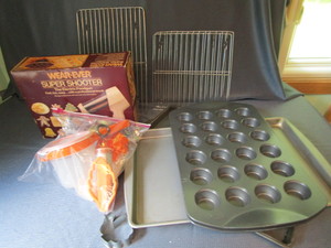 lot 65 image: Baking Pans, Cookie Shooters