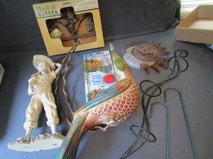 lot 88 image: Garden Figure Parrot, Hooks, Feeder