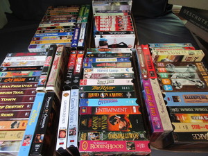 lot 100 image: Tote & VHS Tapes